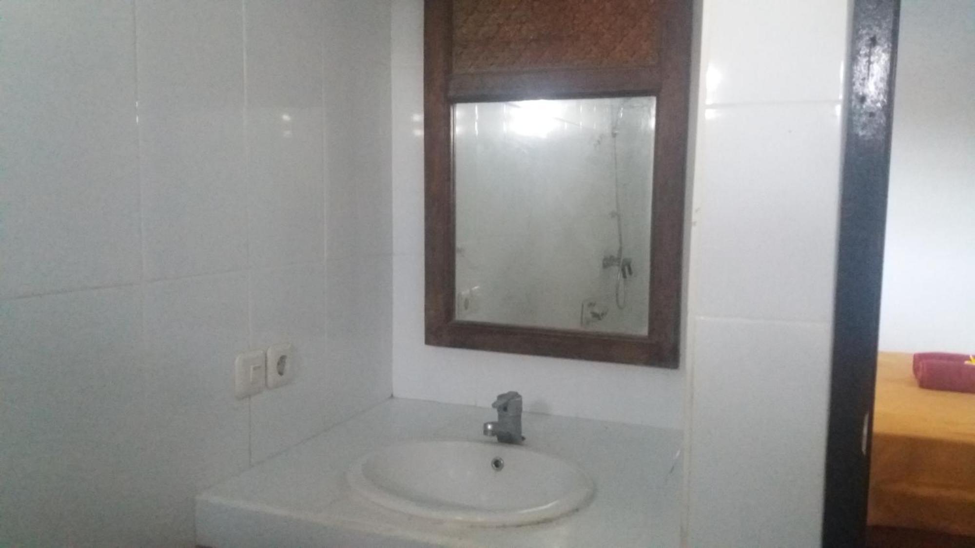 Mawar Homestay Canggu Esterno foto