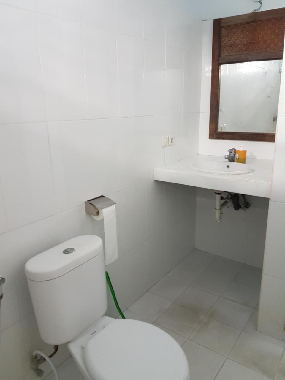 Mawar Homestay Canggu Esterno foto